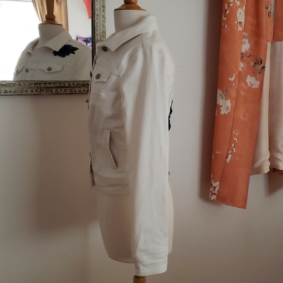 Old Navy White Denim Trucker Jacket w/ Blue Roses - Picture 6 of 11